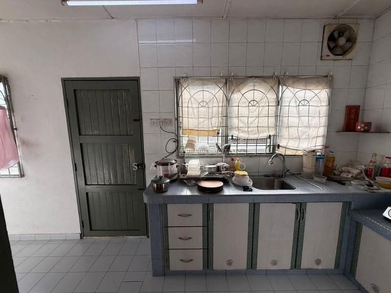 1-storey Terraced House for Sale in Taman Muhibbah (Kluang) - Sam Bro - Kitchen - PropertyGuru.com.my