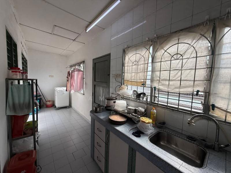 1-storey Terraced House for Sale in Taman Muhibbah (Kluang) - Sam Bro - Kitchen - PropertyGuru.com.my
