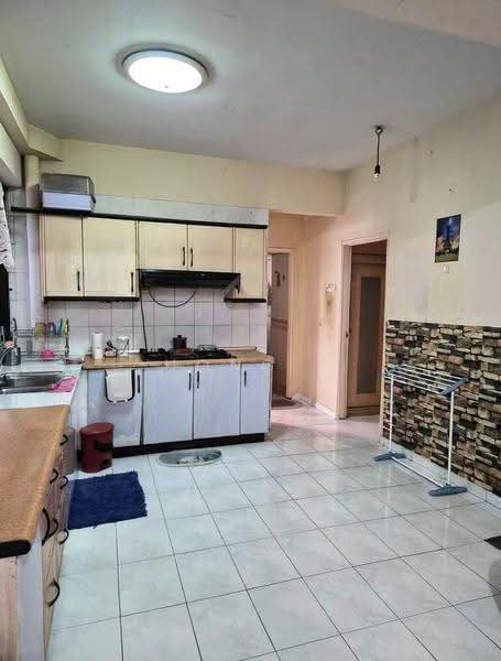 Condominium for Rent at E-Park Condominium - Hong . - Kitchen - PropertyGuru.com.my