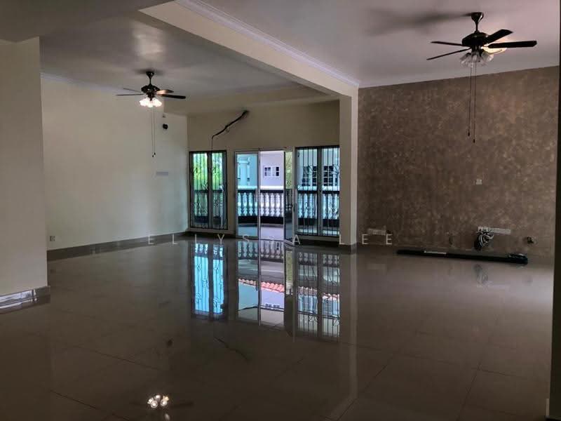 Rumah Berkembar untuk Dijual di Puchong (Selangor) - Ellyssa Lee - Living Room - PropertyGuru.com.my