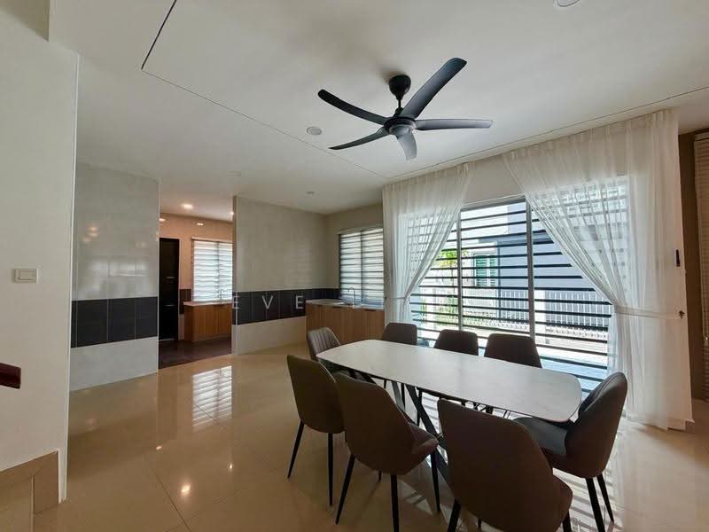 Rumah Teres untuk Dijual di Taman Baiduri (Dengkil) - Eve Liew - Dining Room - PropertyGuru.com.my