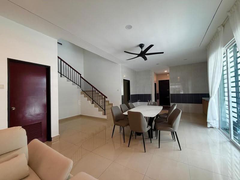 Rumah Teres untuk Dijual di Taman Baiduri (Dengkil) - Eve Liew - Living Room - PropertyGuru.com.my