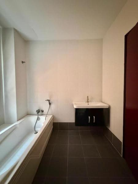 Rumah Teres untuk Dijual di Taman Baiduri (Dengkil) - Eve Liew - Bathroom - PropertyGuru.com.my