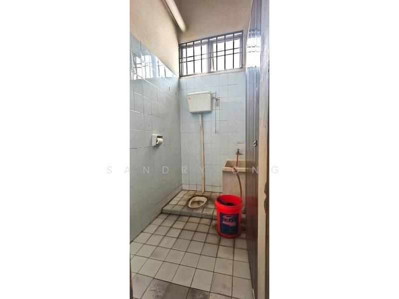 Kedai untuk Dijual di Taman Putri Kulai (Kulai) - Sandry Ong - Bathroom - PropertyGuru.com.my