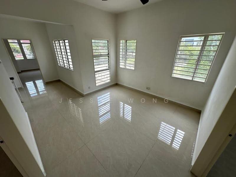 Rumah Berkembar untuk Dijual di Kota Emerald (Rawang) - Jessie Wong - Living Room - PropertyGuru.com.my