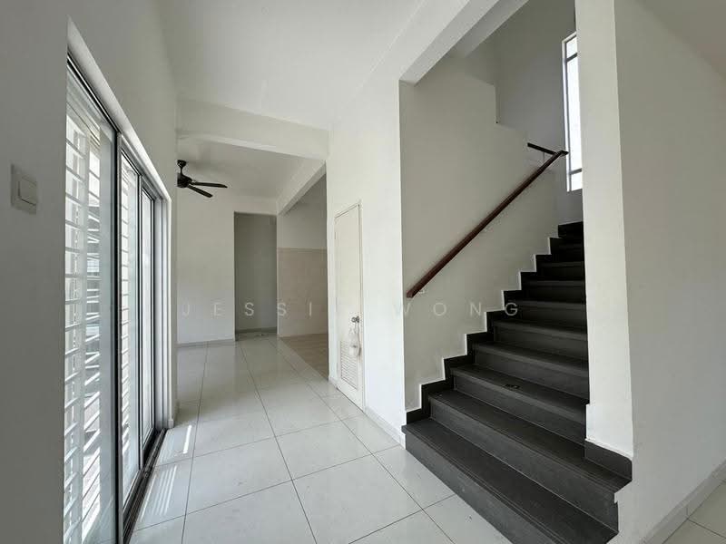 Rumah Berkembar untuk Dijual di Kota Emerald (Rawang) - Jessie Wong - Entrance - PropertyGuru.com.my