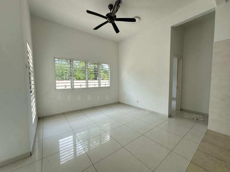 Rumah Berkembar untuk Dijual di Kota Emerald (Rawang) - Jessie Wong - Living Room - PropertyGuru.com.my