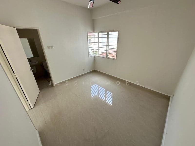 Rumah Berkembar untuk Dijual di Kota Emerald (Rawang) - Jessie Wong - Bedroom - PropertyGuru.com.my