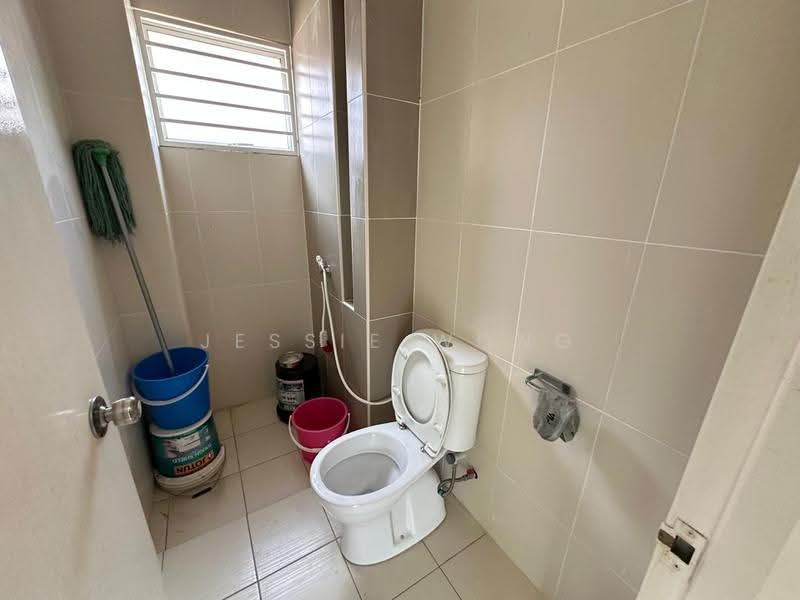 Rumah Berkembar untuk Dijual di Kota Emerald (Rawang) - Jessie Wong - Bathroom - PropertyGuru.com.my