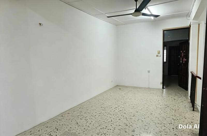 Rumah Teres 2-Tingkat untuk Dijual di Taman Kobena (Tampoi) - Daniel Yong - Living Room - PropertyGuru.com.my