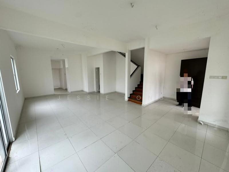 Rumah Berkembar untuk Dijual di Kota Emerald (Rawang) - Jessie Wong - Living Room - PropertyGuru.com.my