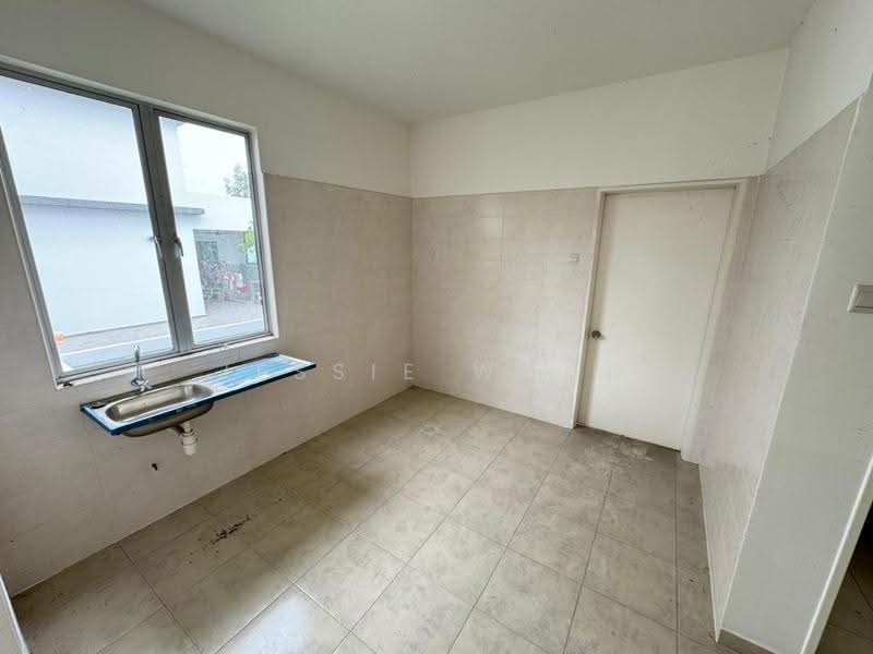 Rumah Berkembar untuk Dijual di Kota Emerald (Rawang) - Jessie Wong - Kitchen - PropertyGuru.com.my