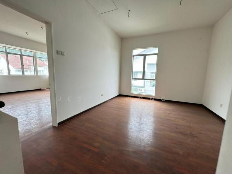 Rumah Berkembar untuk Dijual di Kota Emerald (Rawang) - Jessie Wong - Living Room - PropertyGuru.com.my