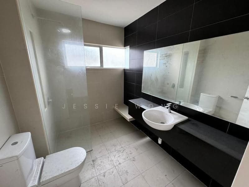 Rumah Berkembar untuk Dijual di Kota Emerald (Rawang) - Jessie Wong - Bathroom - PropertyGuru.com.my