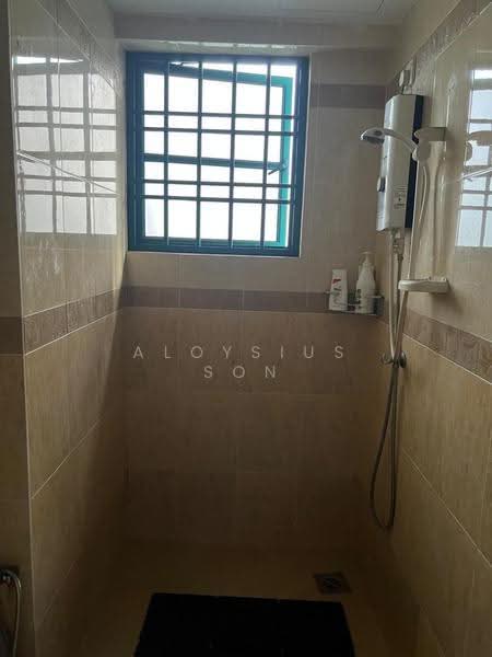 Kondominium untuk Dijual di The Straits View Condominium - Aloysius Son - Bathroom - PropertyGuru.com.my