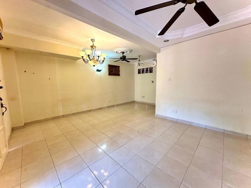 Rumah Teres 2-Tingkat untuk Dijual di Taman Perindustrian Sime Uep (Subang Jaya) - Danial Aiman - Living Room - PropertyGuru.com.my