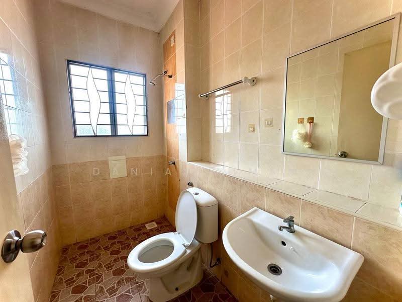 Rumah Teres 2-Tingkat untuk Dijual di Taman Perindustrian Sime Uep (Subang Jaya) - Danial Aiman - Bathroom - PropertyGuru.com.my