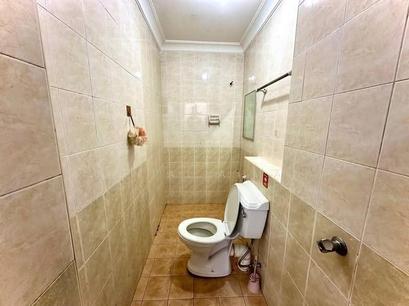 Rumah Teres 2-Tingkat untuk Dijual di Taman Perindustrian Sime Uep (Subang Jaya) - Danial Aiman - Bathroom - PropertyGuru.com.my