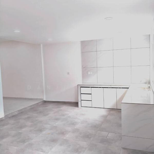 Rumah Teres 2-Tingkat untuk Dijual di Taman Desa Tebrau (Tebrau) - Daniel Yong - Kitchen - PropertyGuru.com.my