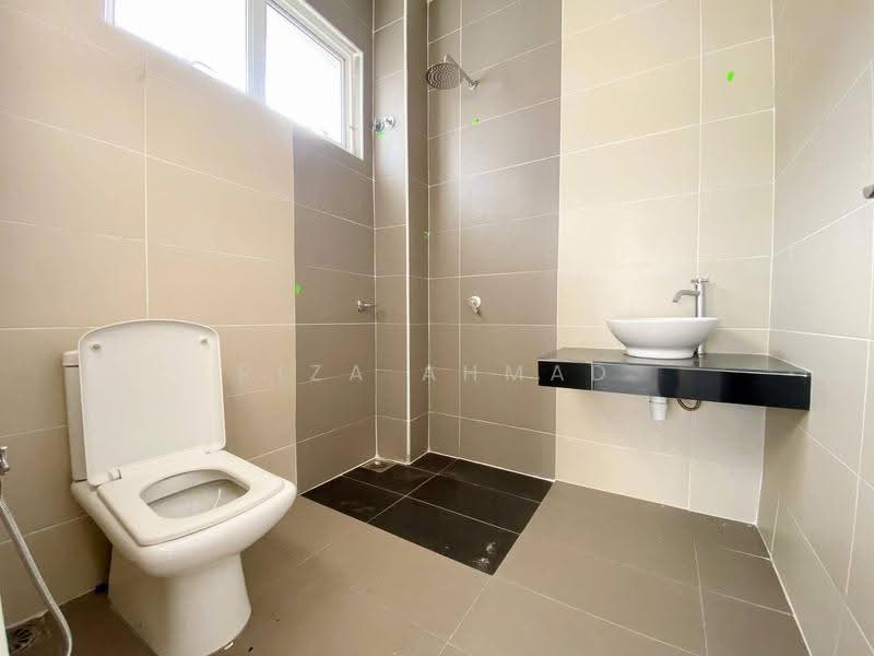 Rumah Berkembar untuk Dijual di D'Kayangan (Shah Alam) - Riza Ahmad - Bathroom - PropertyGuru.com.my