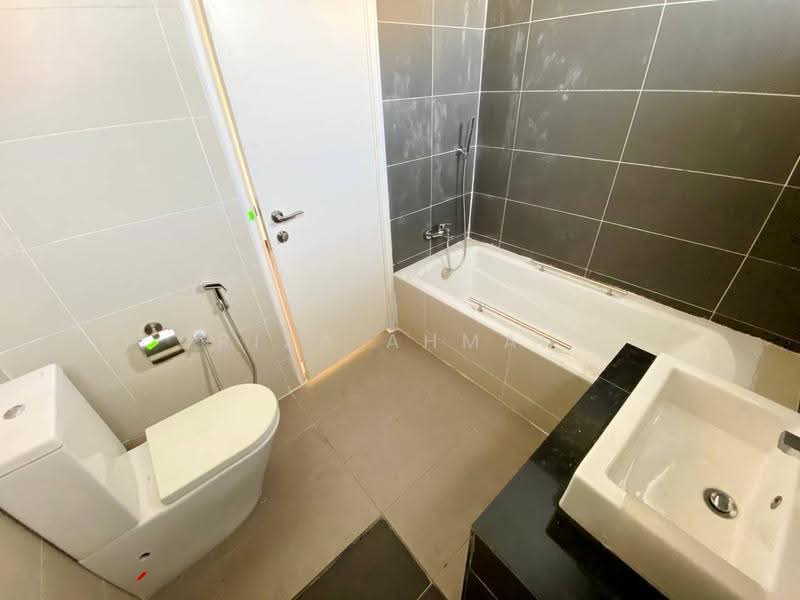 Rumah Berkembar untuk Dijual di D'Kayangan (Shah Alam) - Riza Ahmad - Bathroom - PropertyGuru.com.my