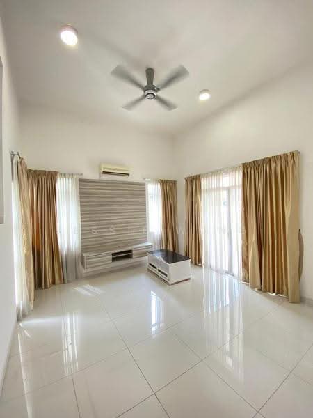 Rumah Berkembar untuk Dijual di Kota Emerald (Rawang) - Jessie Wong - Living Room - PropertyGuru.com.my