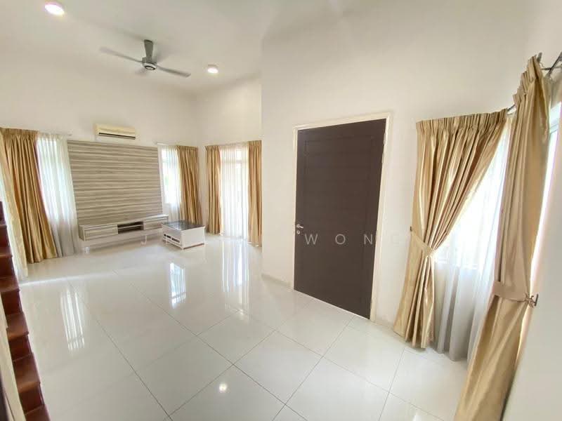 Rumah Berkembar untuk Dijual di Kota Emerald (Rawang) - Jessie Wong - Living Room - PropertyGuru.com.my