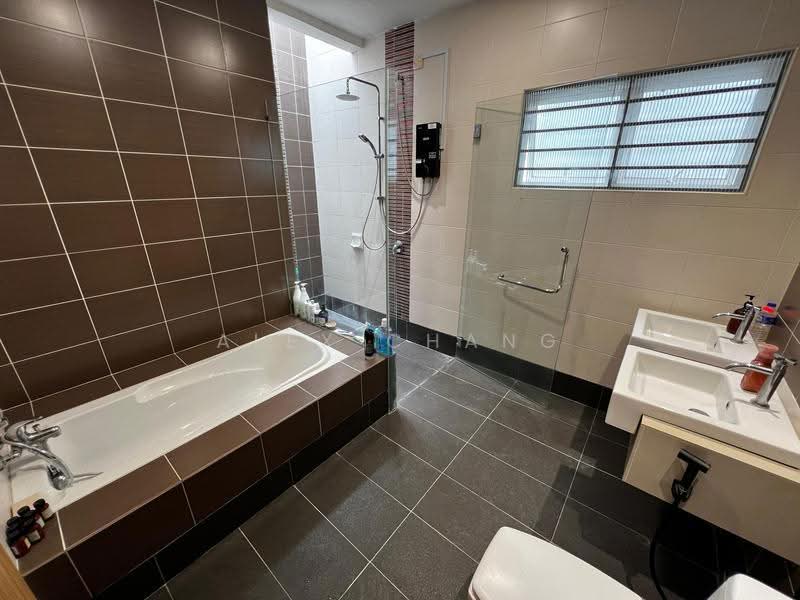 Rumah Berkembar untuk Dijual di Seksyen U10 (Shah Alam) - Alex Chang - Bathroom - PropertyGuru.com.my