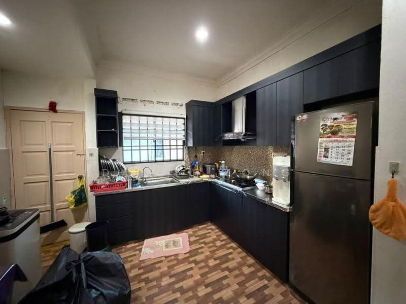 1-storey Terraced House for Sale in Taman Universiti (Skudai) - Daniel Yong - Kitchen - PropertyGuru.com.my