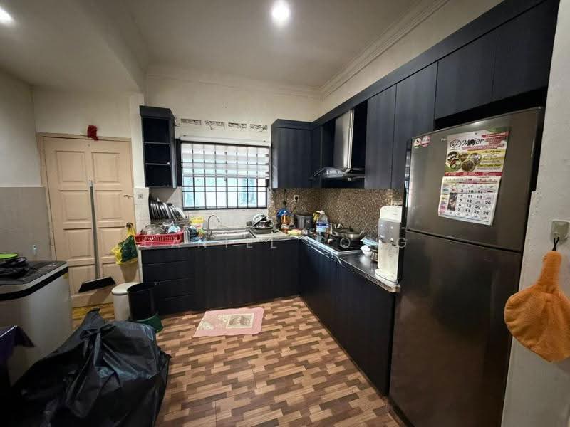 1-storey Terraced House for Sale in Taman Universiti (Skudai) - Daniel Yong - Kitchen - PropertyGuru.com.my