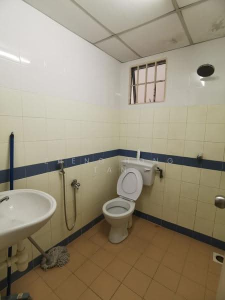 Kondominium untuk Dijual di Prima Setapak Condominium - Zheng Hong Tan - Bathroom - PropertyGuru.com.my