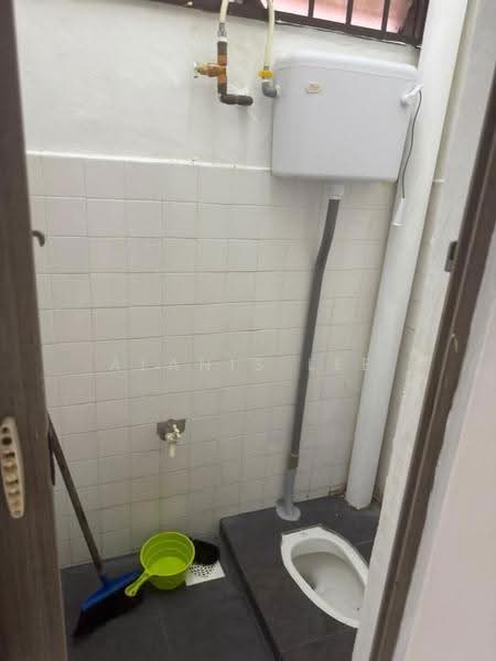 Rumah Teres 1-Tingkat untuk Disewa di Taman Universiti (Skudai) - Alanis Lee - Bathroom - PropertyGuru.com.my
