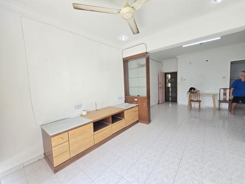 Rumah Teres untuk Disewa di Taman Megah Ria (Masai) - Yee Hsin - Living Room - PropertyGuru.com.my