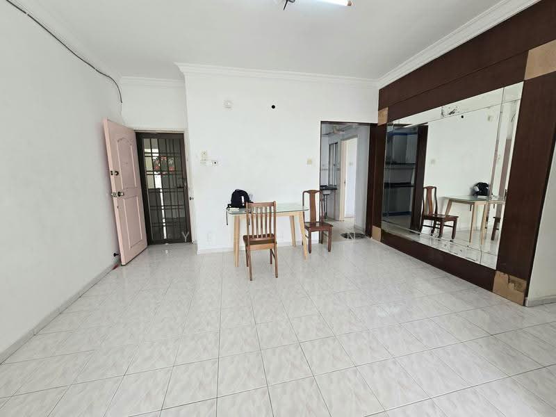 Rumah Teres untuk Disewa di Taman Megah Ria (Masai) - Yee Hsin - Living Room - PropertyGuru.com.my