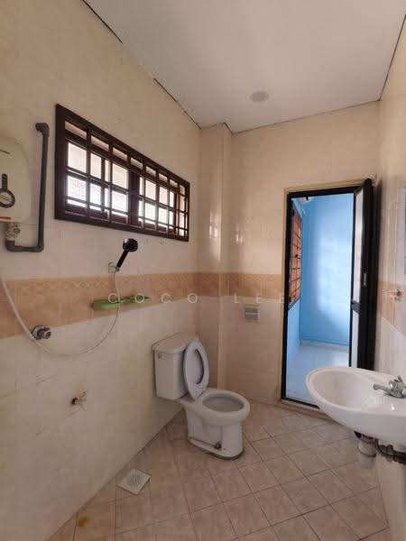 2-storey Terraced House for Rent in Bandar Baru Permas Jaya (Permas Jaya) - Coco Lee - Bathroom - PropertyGuru.com.my
