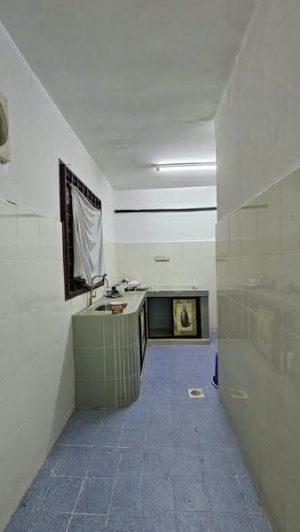Rumah Teres 2-Tingkat untuk Dijual di Taman Mawar (Layang Layang) - Daniel Yong - Kitchen - PropertyGuru.com.my
