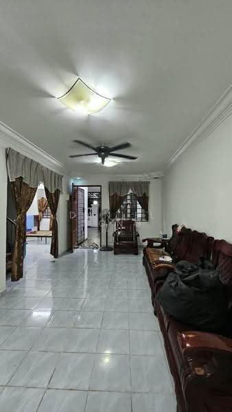 Rumah Teres 2-Tingkat untuk Dijual di Taman Mawar (Layang Layang) - Daniel Yong - Living Room - PropertyGuru.com.my