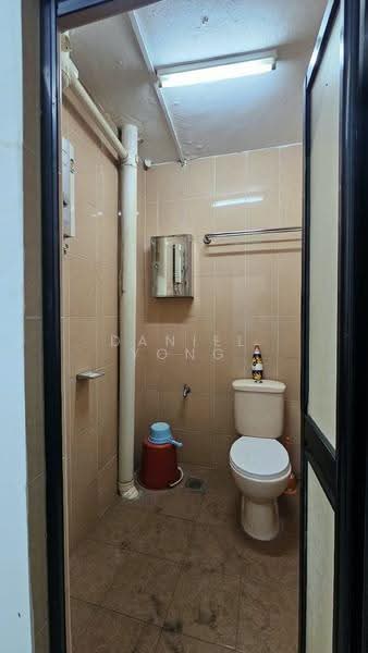 Rumah Teres 2-Tingkat untuk Dijual di Taman Mawar (Layang Layang) - Daniel Yong - Bathroom - PropertyGuru.com.my