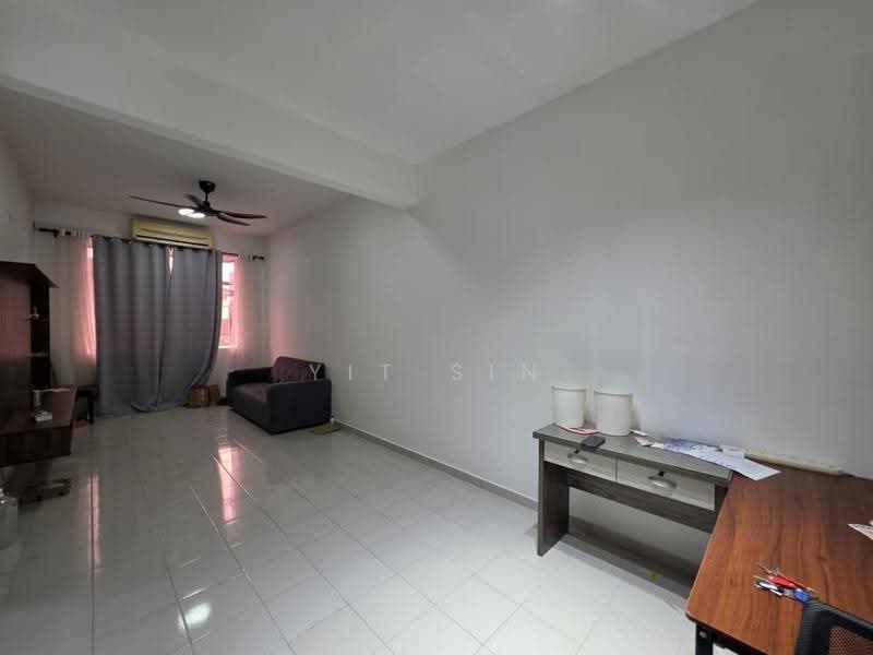 Rumah Bandar untuk Disewa di Kelapa Sawit (Kulai) - Yit Sin - Living Room - PropertyGuru.com.my