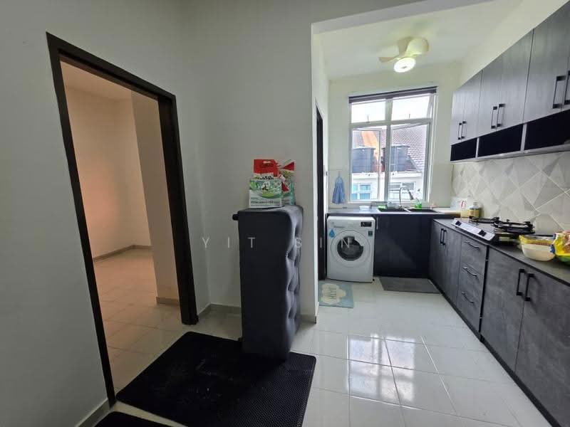 Rumah Bandar untuk Disewa di Kelapa Sawit (Kulai) - Yit Sin - Kitchen - PropertyGuru.com.my