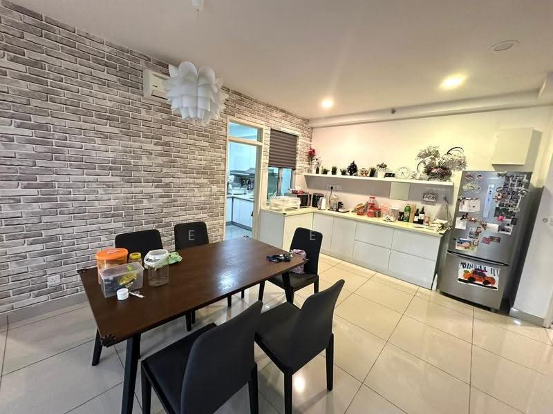 Pangsapuri untuk Dijual di Austin Suites (Permata Austin) - Sean Yeoh - Dining Room - PropertyGuru.com.my