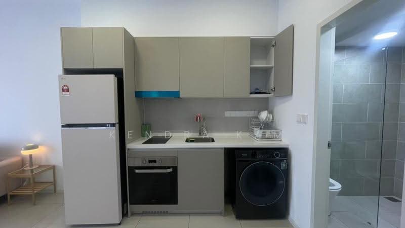 Kediaman Servis untuk Disewa di Residensi Estetik 8 (Est8) - Kendra Kam - Kitchen - PropertyGuru.com.my