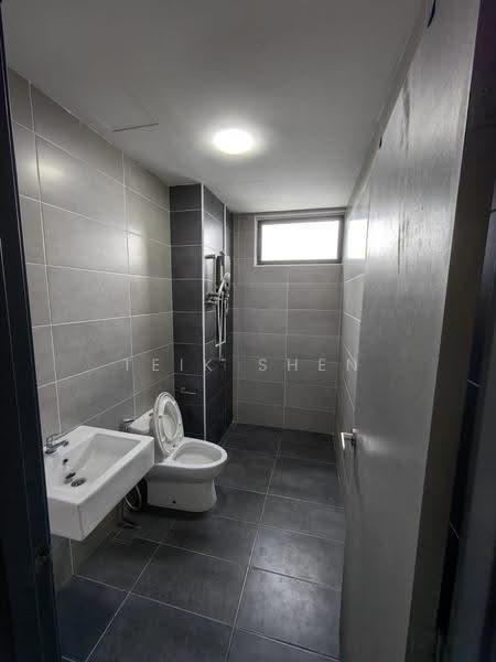 Kediaman Servis untuk Dijual di Marina Residence - Teik Shen - Bathroom - PropertyGuru.com.my