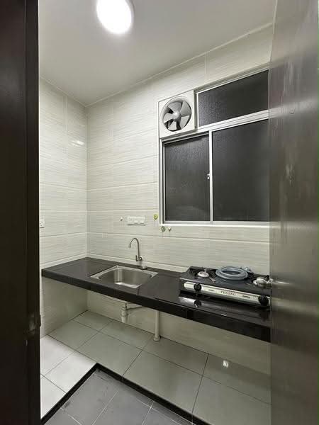 Condominium for Rent at The Henge - Abigail Tee - Kitchen - PropertyGuru.com.my