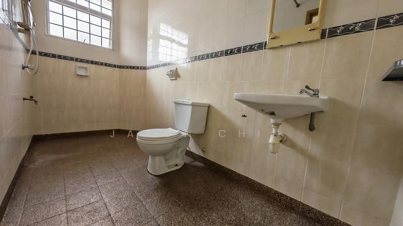 2-storey Terraced House for Sale in Taman Putra Prima (Puchong) - Jason Chin - Bathroom - PropertyGuru.com.my
