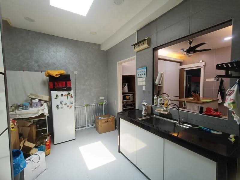 Rumah Berkembar untuk Dijual di Taman Setia Indah (Tebrau) - Valerie Saw - Kitchen - PropertyGuru.com.my