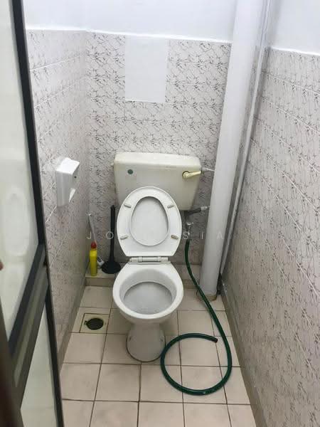 Kedai untuk Disewa di Taman Bukit Kempas (Tampoi) - John Sia - Bathroom - PropertyGuru.com.my