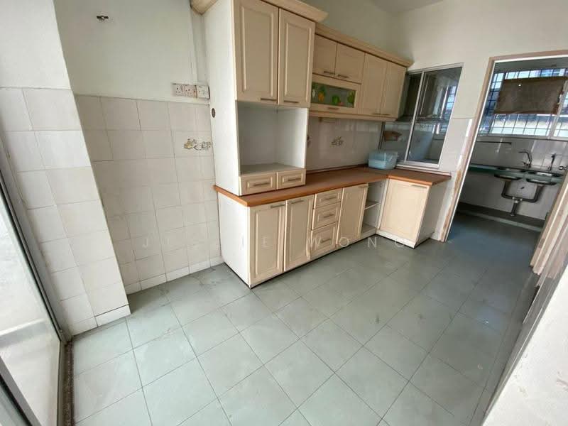 Terraced House for Sale in Bandar Country Homes (Rawang) - Jessie Wong - Kitchen - PropertyGuru.com.my