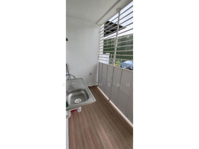2-storey Terraced House for Rent in Anggun (Rawang) - KC Cheah - Balcony - PropertyGuru.com.my