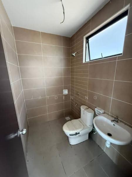 Rumah Berkembar untuk Dijual di Taman Setia Indah (Tebrau) - Jayden Ng - Bathroom - PropertyGuru.com.my